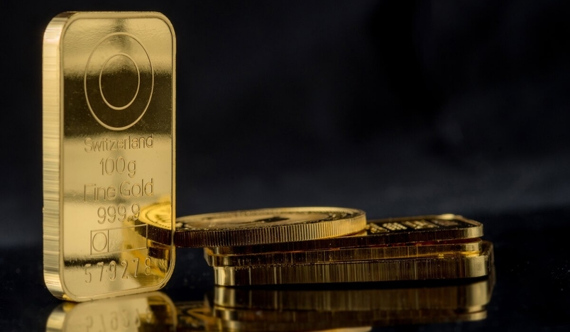 Gold Falls Below $4,000 Amid Rate Concerns